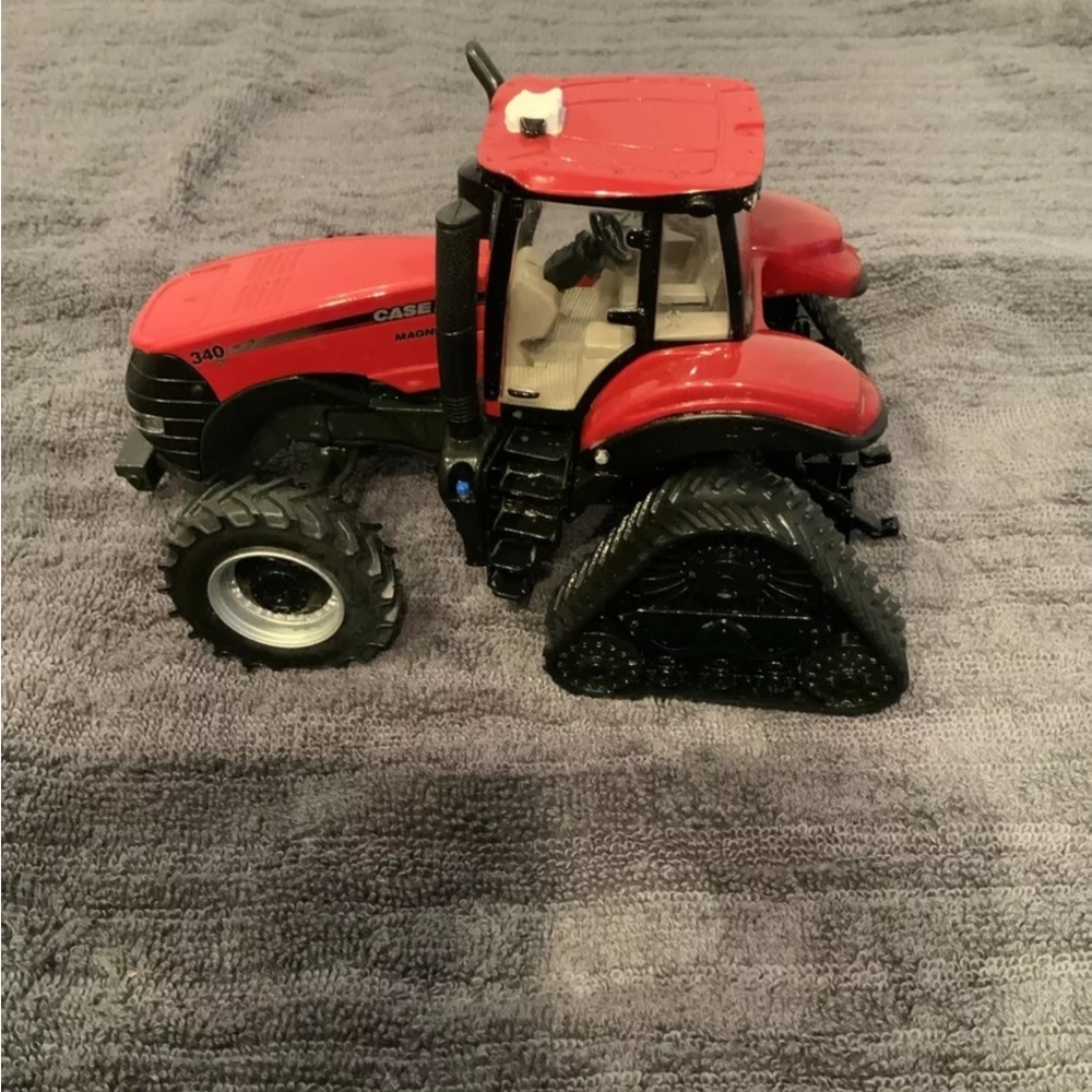 Ertl 1/32 Die-cast Case IH Magnum 340 CVT Rowtrac